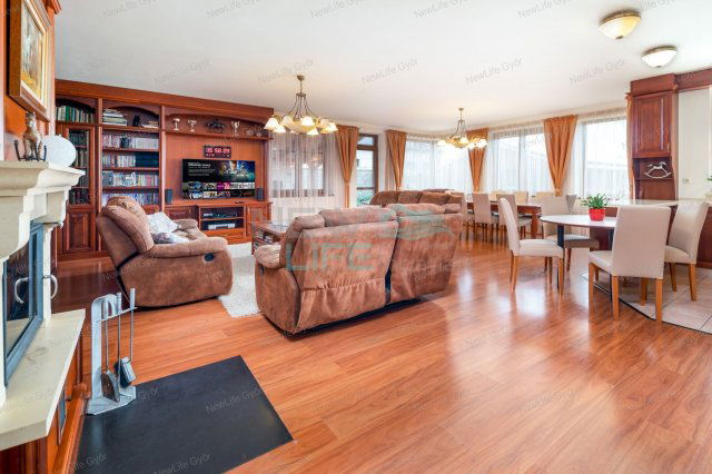 Eladó családi ház, Győrött 299 M Ft, 6 szobás