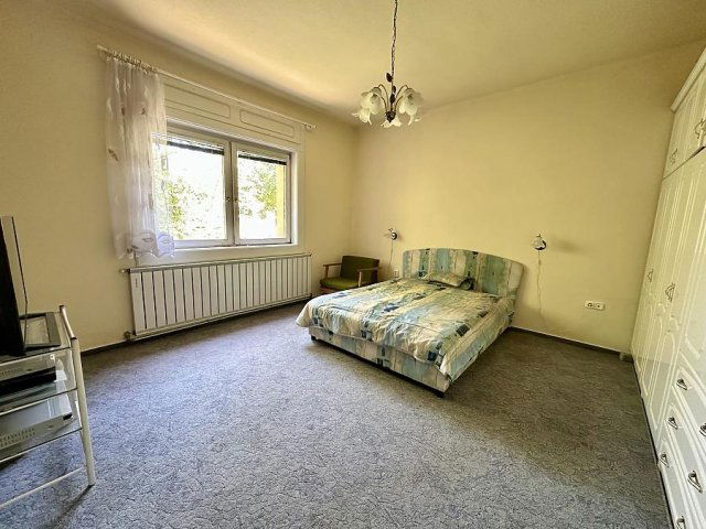 Eladó családi ház, Vácon 125 M Ft, 5+1 szobás