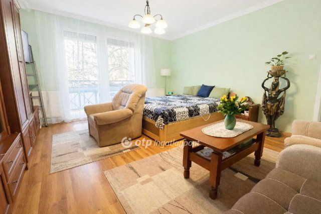 Eladó téglalakás, Debrecenben 72 M Ft, 1+2 szobás