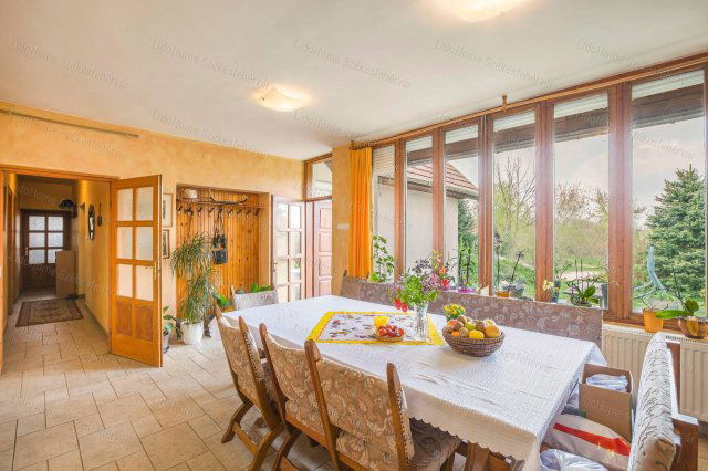 Eladó családi ház, Oroszlányban 180 M Ft / költözzbe.hu