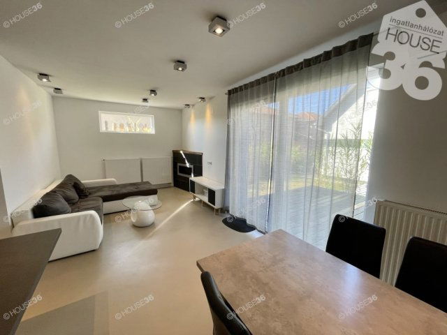 Eladó családi ház, Kecskeméten 99.99 M Ft, 4 szobás
