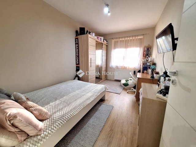 Eladó családi ház, Kecskeméten 99.9 M Ft, 6 szobás