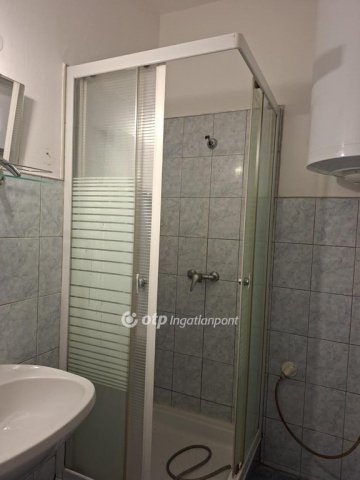 Eladó panellakás, Hajdúböszörményen 39.9 M Ft, 2 szobás