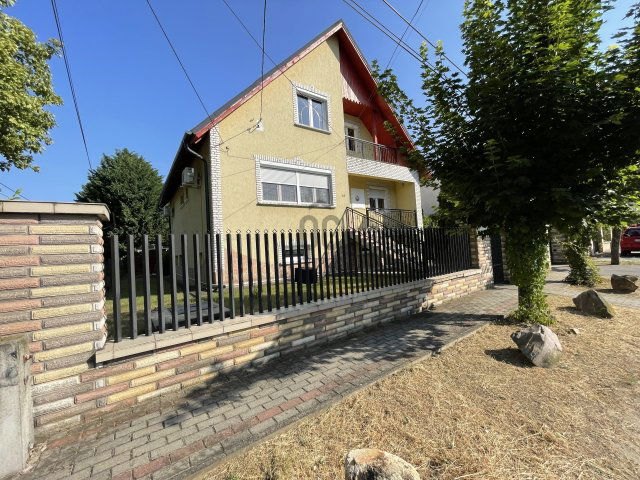 Eladó családi ház, Fóton 149.9 M Ft, 5 szobás