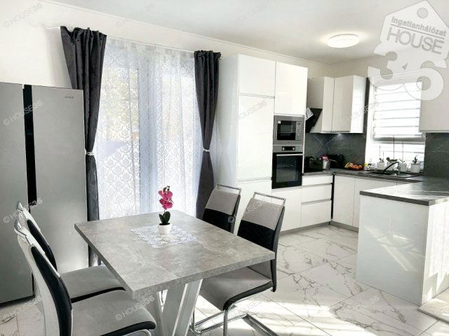 Eladó családi ház, Kecskeméten 94.99 M Ft, 5 szobás