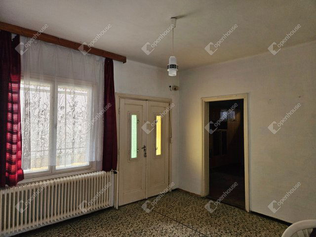 Eladó családi ház, Veszprémvarsányon 42.5 M Ft, 2 szobás