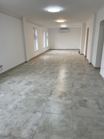 Eladó téglalakás, Nyíregyházán 82 M Ft, 1+4 szobás