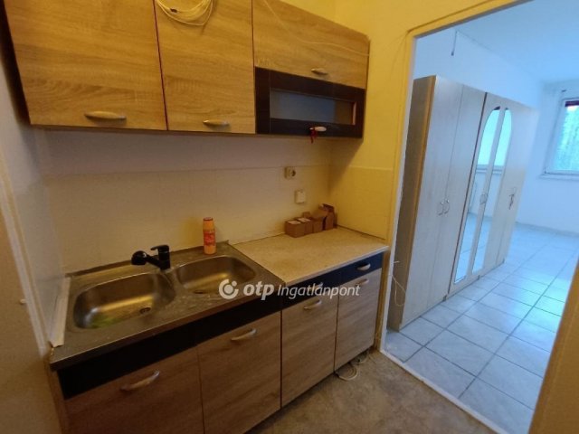 Eladó panellakás, Budapesten, X. kerületben 38.8 M Ft, 1 szobás