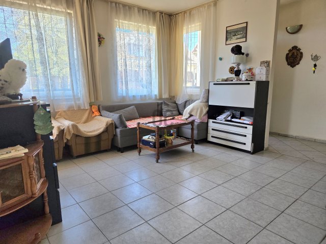Eladó családi ház, Gyálon 81.99 M Ft, 8 szobás