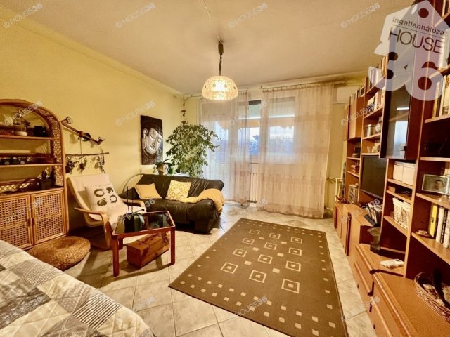 Eladó panellakás, Kecskeméten 53.5 M Ft, 3 szobás