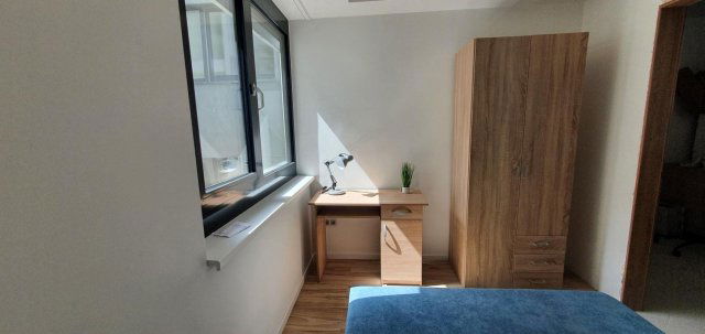 Kiadó téglalakás, albérlet, Pécsett 180 E Ft / hó, 1 szobás