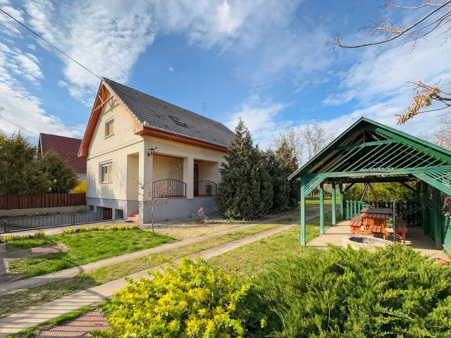 Eladó családi ház, Kecskeméten 89.9 M Ft, 5 szobás