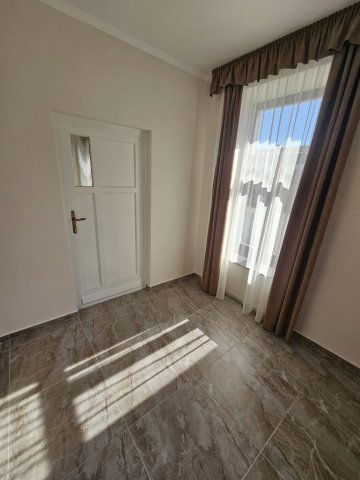 Kiadó iroda, Pécsett 168 E Ft / hó, 2 szobás