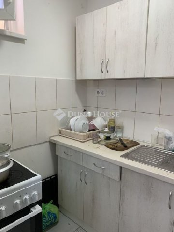 Eladó családi ház, Vecsésen 299.9 M Ft, 13 szobás