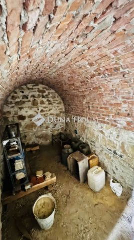 Eladó családi ház, Pécsett 19.9 M Ft, 1 szobás