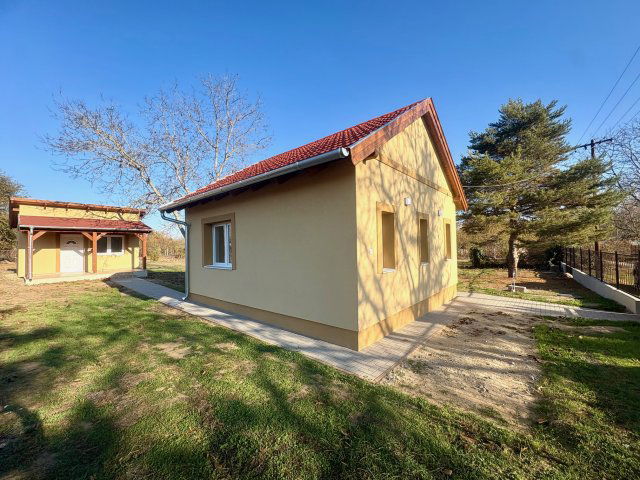 Eladó családi ház, Kiskunfélegyházán 32.8 M Ft, 2+1 szobás