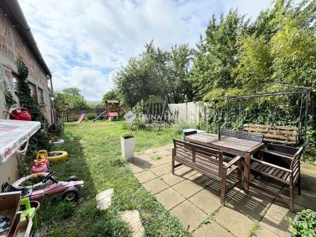 Eladó családi ház, Mogyoródon 136.5 M Ft, 10 szobás