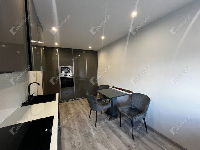 Eladó panellakás, Debrecenben 77.9 M Ft, 3 szobás