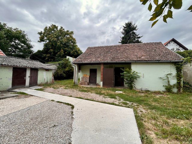 Eladó téglalakás, Siklóson 6.4 M Ft, 2 szobás
