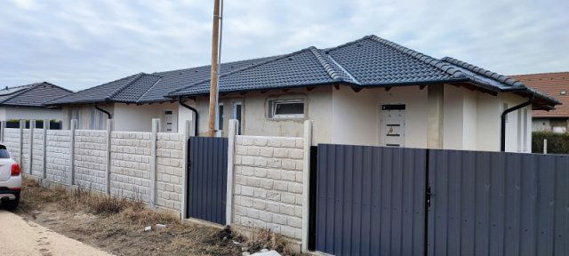 Eladó ikerház, Taksonyon 80.1 M Ft, 5 szobás