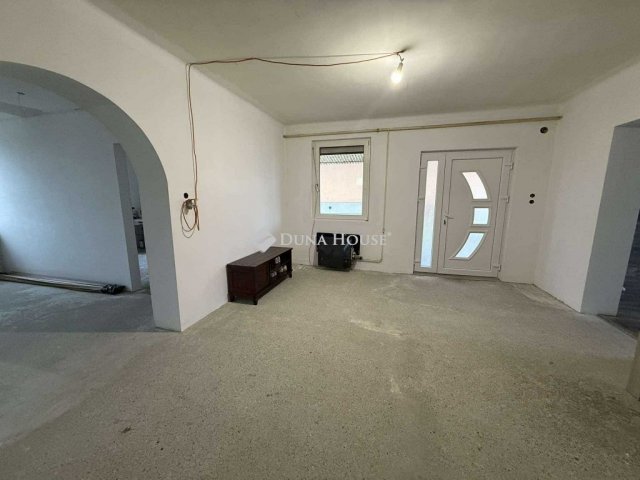 Eladó családi ház, Izsákon 31.5 M Ft, 4 szobás