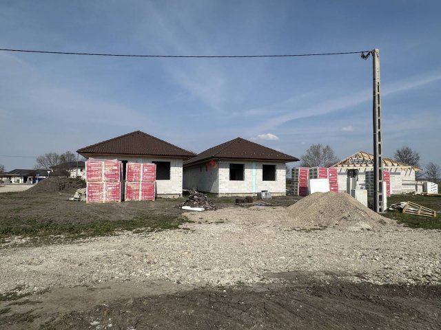 Eladó ikerház, Iszkaszentgyörgyön 81.9 M Ft, 4 szobás