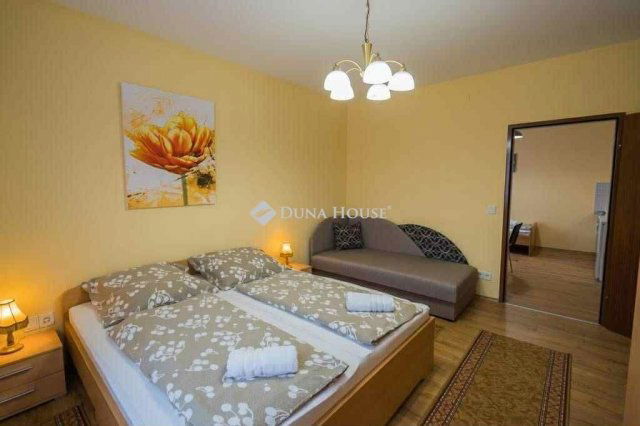 Eladó családi ház, Siófokon 299 M Ft, 8 szobás