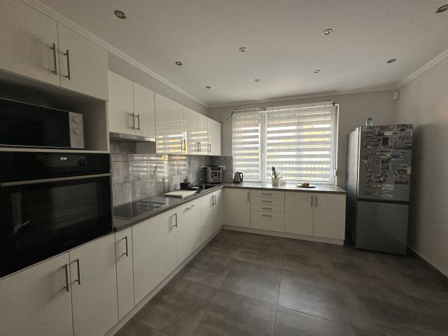 Eladó ikerház, Budapesten, XVIII. kerületben, Dalos utcában