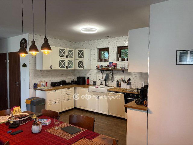 Eladó családi ház, Gombán 199.9 M Ft, 4 szobás