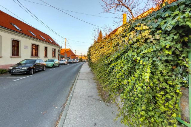 Eladó családi ház, Tatán 85 M Ft, 3 szobás