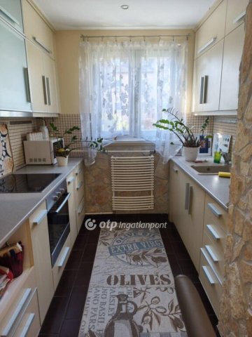 Kiadó téglalakás, albérlet, Dunaújvárosban 250 E Ft / hó