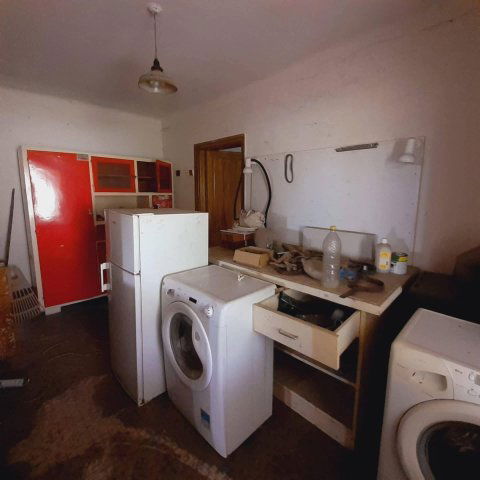 Eladó családi ház, Tiszakürtön 8 M Ft, 1 szobás