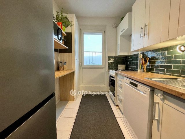 Eladó panellakás, Pécsett 97.5 M Ft, 3 szobás