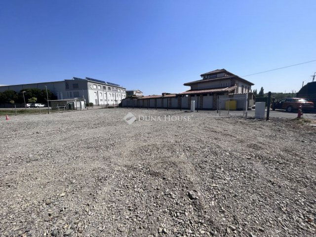 Kiadó telek, Pécsett 150 E Ft / hó / költözzbe.hu
