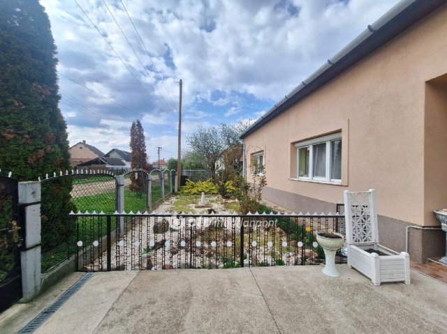 Eladó családi ház, Bárándon 35 M Ft, 3 szobás