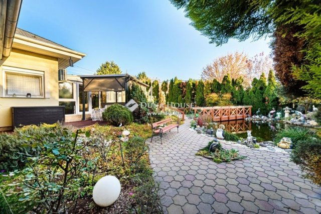 Eladó családi ház, Szigetszentmiklóson 350 M Ft, 4 szobás