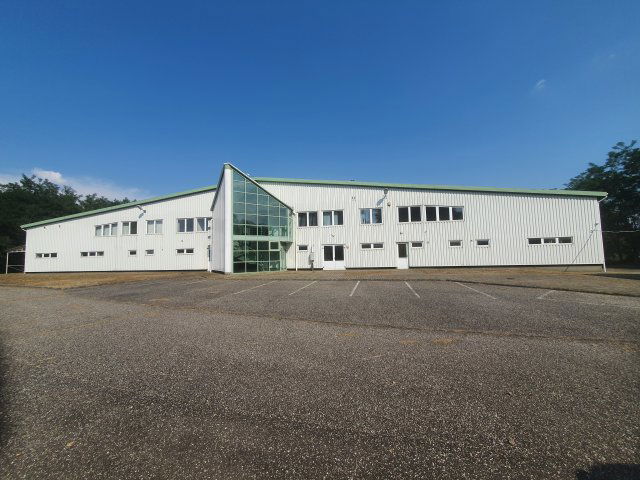 Eladó ipari ingatlan, Baktalórántházán 686.8 M Ft, 6 szobás