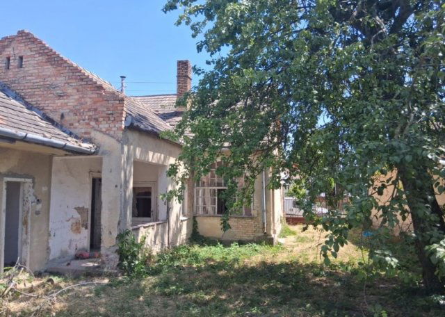 Eladó családi ház, Lőrinciben 3.7 M Ft, 1+1 szobás