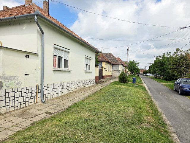 Eladó családi ház, Garán 17.5 M Ft, 4 szobás