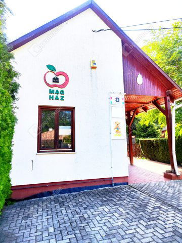 Eladó családi ház, Komáromban 69 M Ft, 4 szobás
