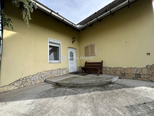 Eladó családi ház, Sülysápon 140 M Ft, 8 szobás
