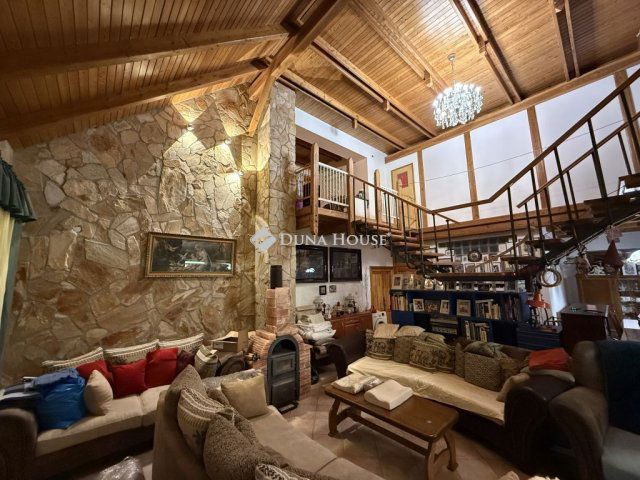 Eladó családi ház, Győrött 384.9 M Ft, 6 szobás