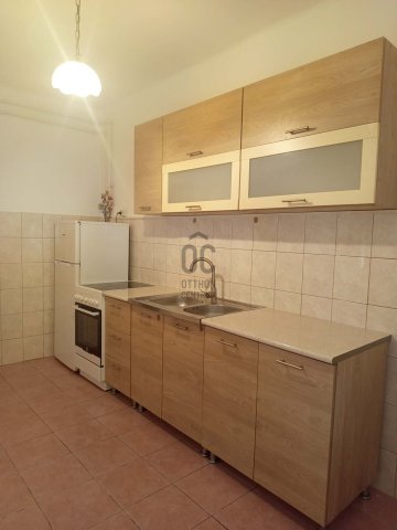 Eladó téglalakás, Tatabányán 32 M Ft, 1 szobás