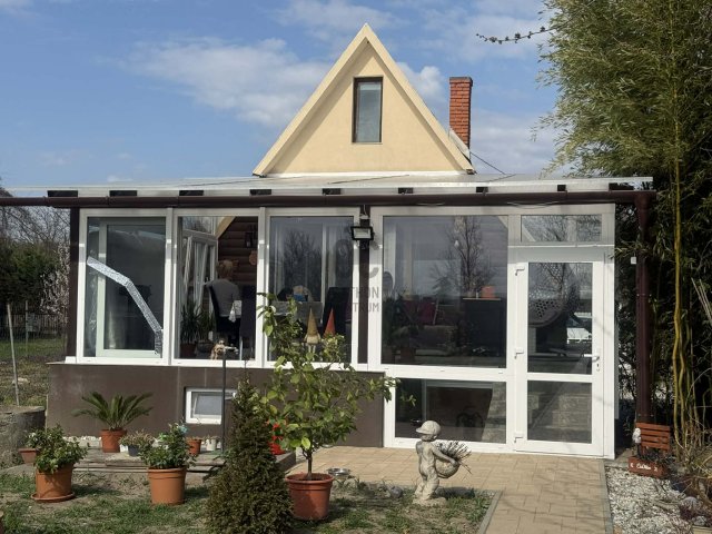 Eladó családi ház, Győrött 44.9 M Ft, 2 szobás