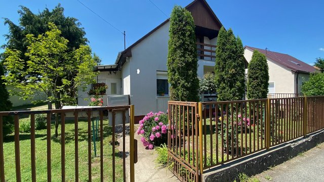 Eladó családi ház, Siófokon 69.5 M Ft, 2 szobás