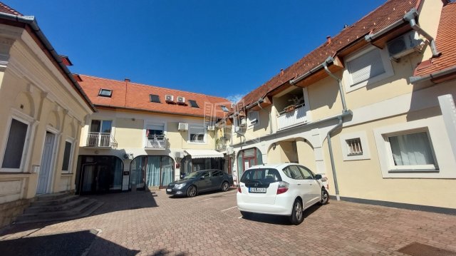 Eladó téglalakás, Keszthelyen 60 M Ft, 3 szobás