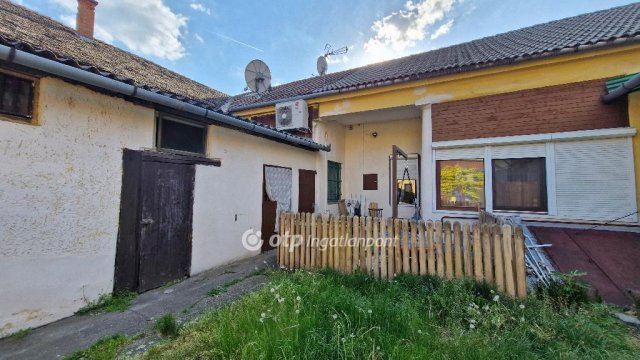 Eladó téglalakás, Nagykőrösön 50 M Ft, 3 szobás