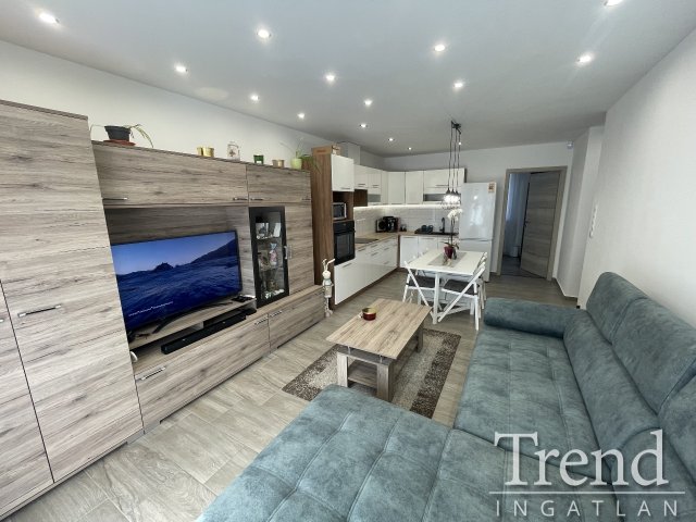 Eladó téglalakás, Dunaújvárosban 46.5 M Ft, 2 szobás