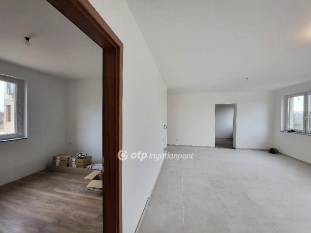 Eladó téglalakás, Szántódon 92.9 M Ft, 3 szobás