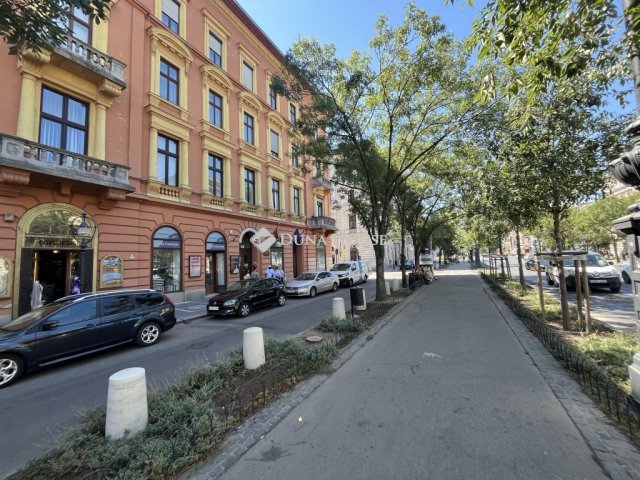 Eladó téglalakás, Budapesten, VI. kerületben 127.45 M Ft